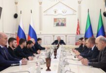 Глава Дагестана вручил награды семьям погибших при обстреле гуманитарной колонны