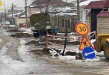 На улице Чапаева в Махачкале меняют ветхий участок водопровода