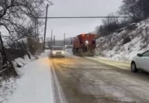 Махачкала в снежном плену: коммунальные службы работают в усиленном режиме