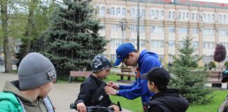 Молодогвардейцы Дагестана раздали «символ воинской славы» жителям и гостям республики