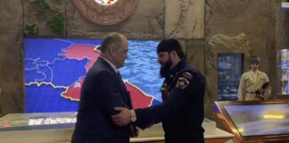 Сергей Меликов наградил волонтеров, помогавших в ликвидации последствий ЧС в Дагестане