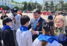 Равнение на героев