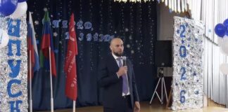 Последний звонок в гимназии №4: Первый заместитель главы Махачкалы напутствовал выпускников