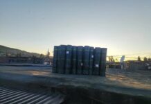 В Махачкале на улице Ташкентской начали ремонт кровли многоэтажки в рамках подготовки к зиме
