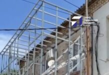 В Махачкале пресекли незаконное возведение металлоконструкции к жилому дому