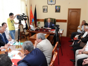 Магомед Сулейманов провел очередное рабочее совещание