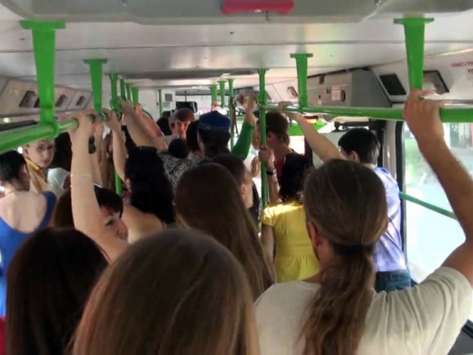 В автобусе петь нельзя?