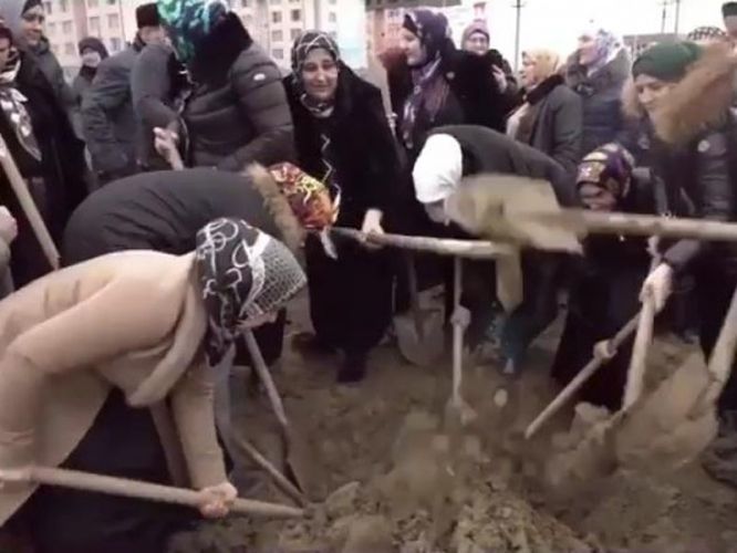 Женщины Дагестана вносят вклад в строительство Духовного центра имени Пророка Исы (мир ему)