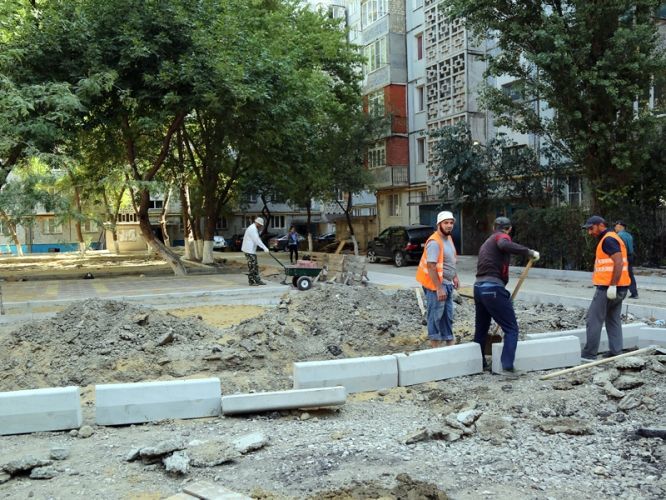 На улице Зои Космодемьянской, 50 и 50 «а» впервые за 30 лет ремонтируют двор