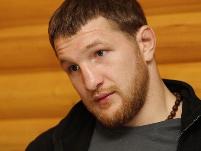 «Нельзя во всем винить народ». Боец MMA Минеев рассказал о коронавирусе в Дагестане