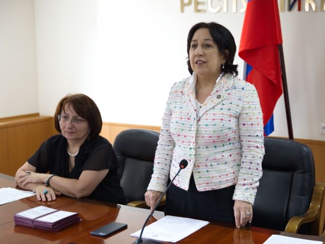 ab26eb67ee41deaf7fd1c86906d52606