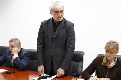 c9e3114f03af741cf9a6cc51726fd5d4