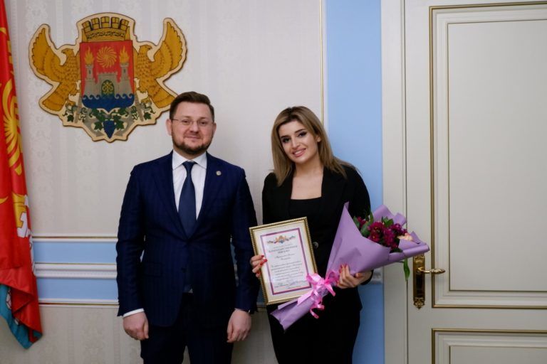 Глава города наградил представителей медиасферы