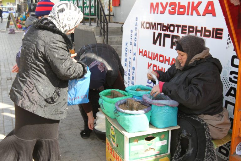На базаре есть почти все…