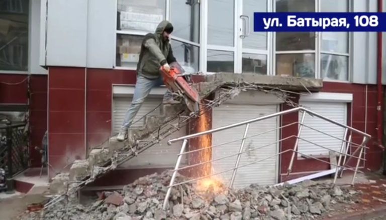 Бизнесмены начали освобождать тротуары перед своими объектами