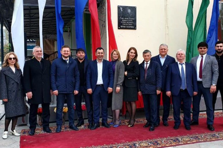 Установлена мемориальная доска Юрию Гагарину