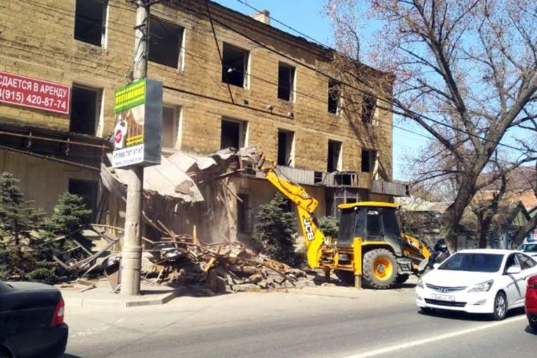 Демонтаж незаконно возведенных объектов