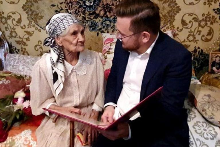 Ветерану Елене Зюряевой присвоили звание почетного гражданина Махачкалы
