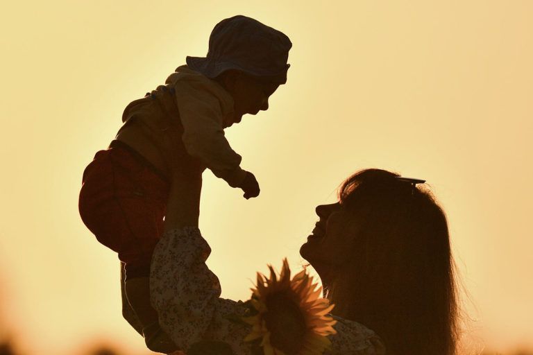 Пособия родителям-одиночкам и беременным будут назначаться с учетом их дохода