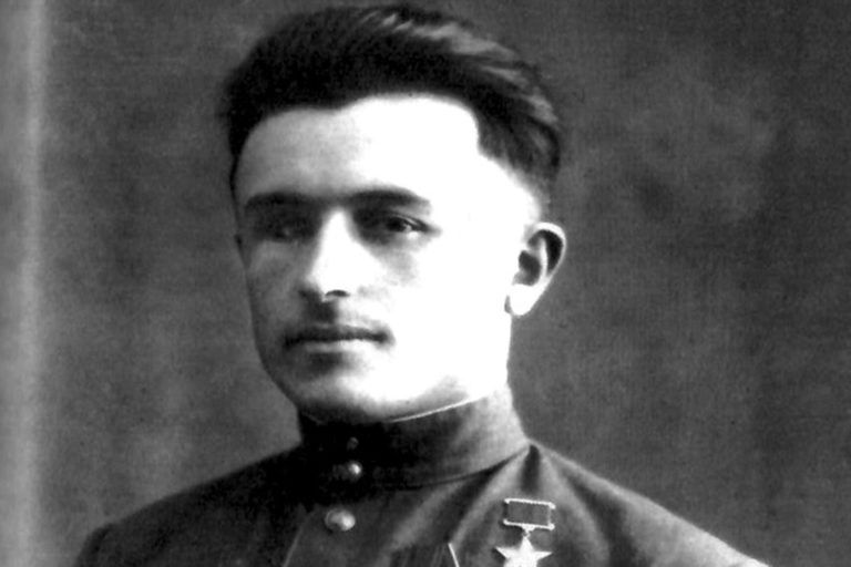 Успешно отбивал все атаки противника