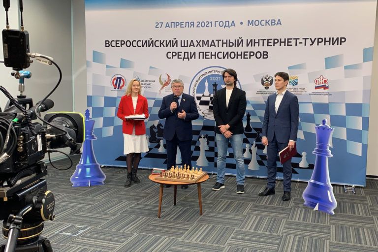 Пенсионер из Дагестана завоевал золото Всероссийского шахматного интернет-турнира