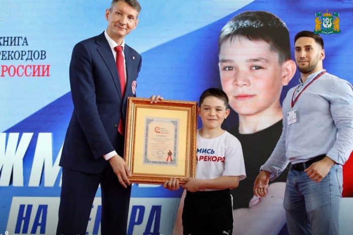 10-летний дагестанец установил рекорд мира по отжиманиям