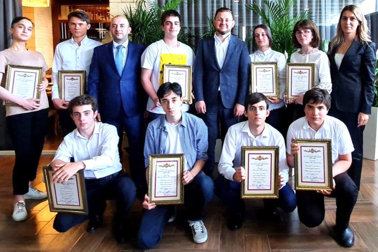 Мэр города встретился с одаренными детьми