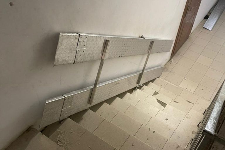 Депутаты горсобрания установили пандус