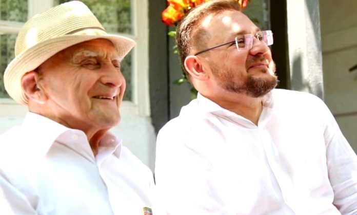 EBA8B4E4-C957-4CF8-8230-F80FEEC560F0