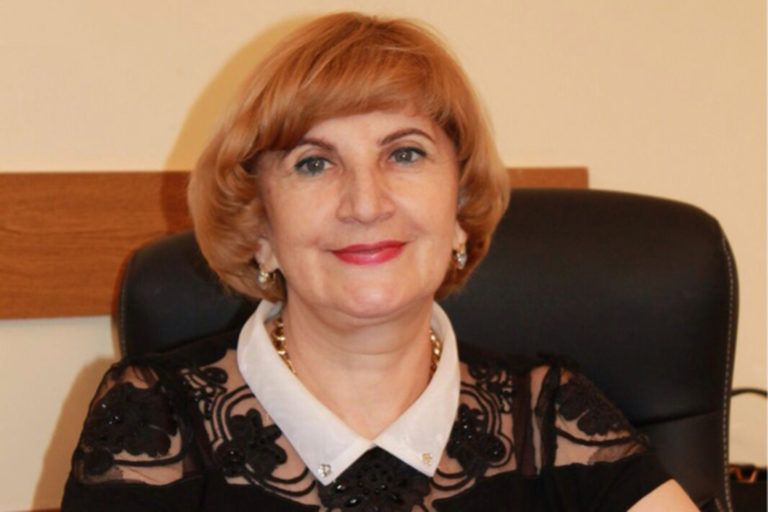 Женщина в обществе: хозяйка дома, мать, работница