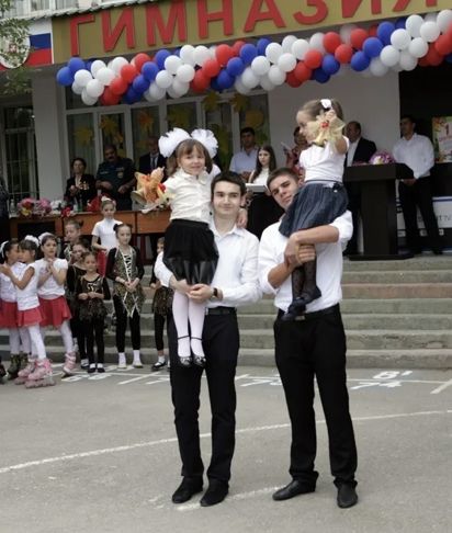 15E3EF8B-6941-4690-813D-954B4C5B3E58