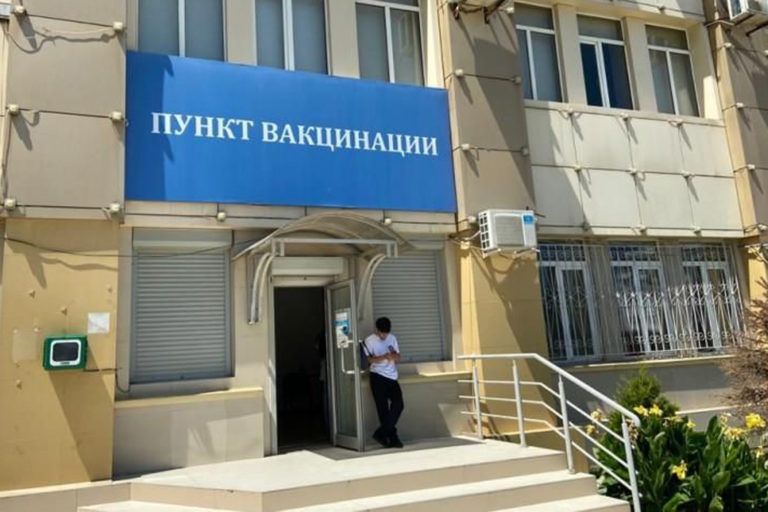 На площади имени Ленина продолжает функционировать пункт вакцинации