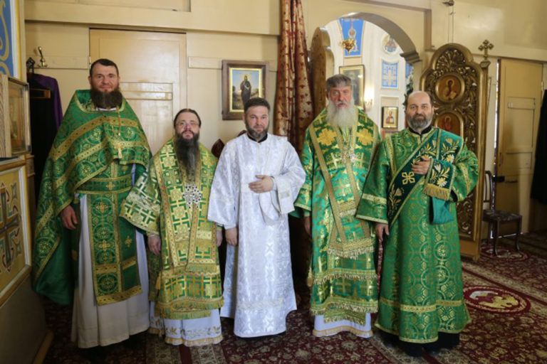Архиепископ Варлаам совершил Литургию и диаконскую хиротонию в Свято-Успенском соборе Махачкалы