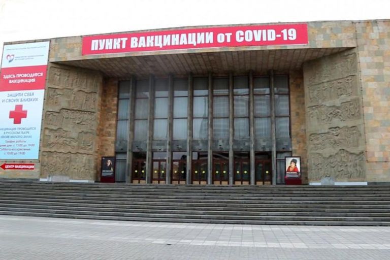 Продуктовые наборы горожанам старше 60 лет