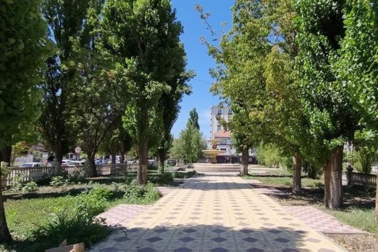Завершается строительство сквера
