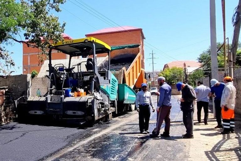 В Учхозе начаты работы по укладке асфальта