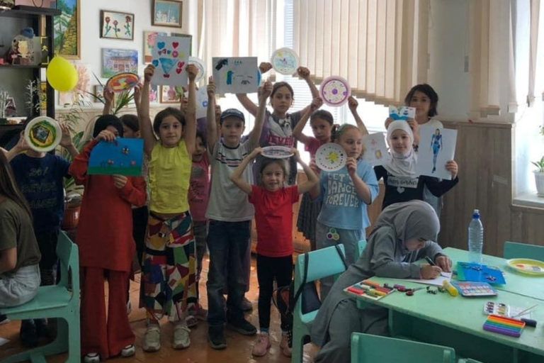 Чтобы разноцветный мир себе открыть