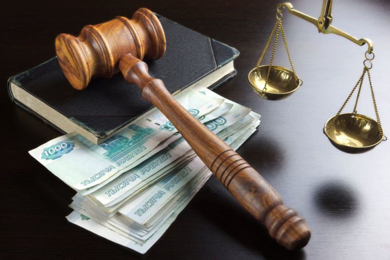 Верховный суд запретил банкам блокировать алименты на счетах должников