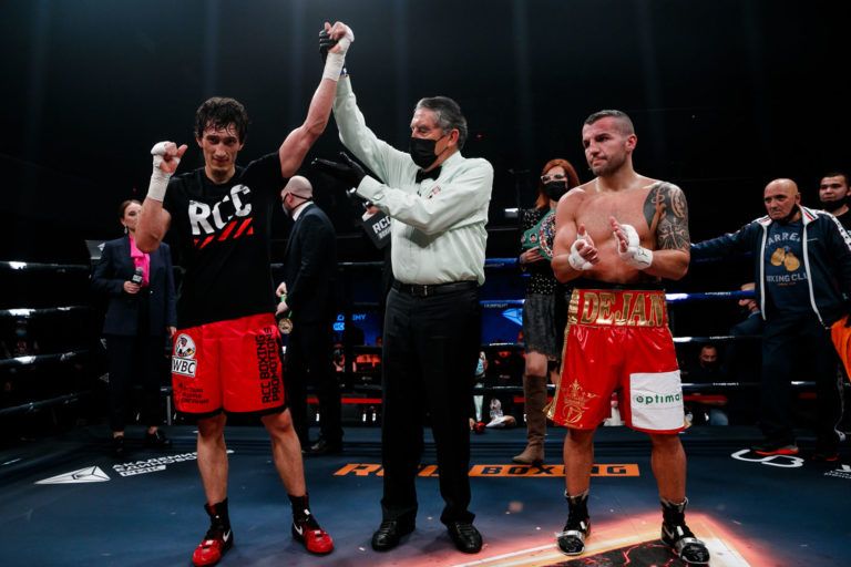Боксер Заур Абдуллаев стал обладателем титула WBC Silver