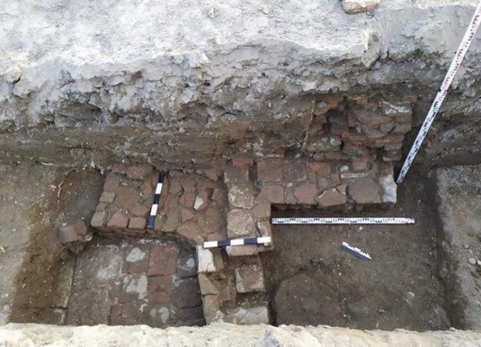 C8E0CEB1-7F1F-4B29-8B7F-7C46C04D5D90