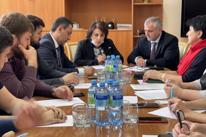 На встрече поднимались вопросы о мерах, принимаемых по обеспечению полноты учета населения