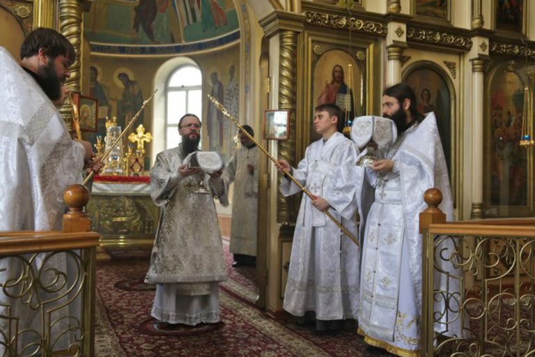 Архиепископ Варлаам совершил Литургию