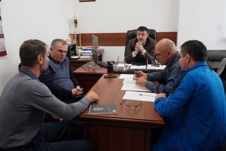Наказали за неспортивное поведение
