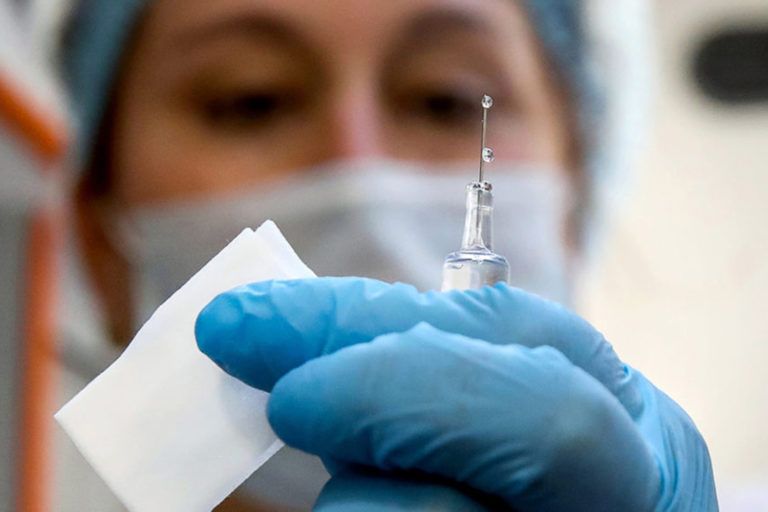 Медикам, участвующим в вакцинации, выделили 205 млн рублей