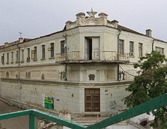 Аварийное здание филармонии в Махачкале ждет капремонт