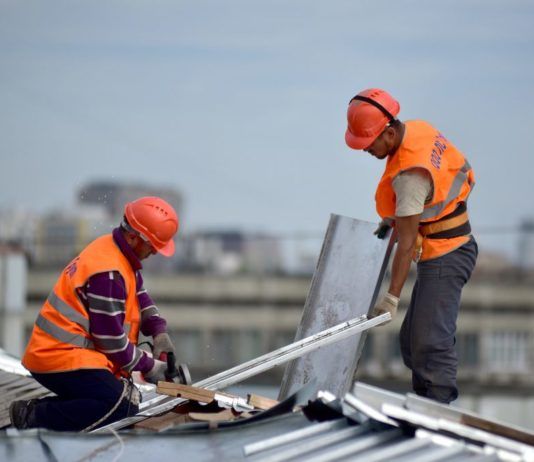 В Махачкале 10 многоквартирных домов получили безотлагательный капремонт