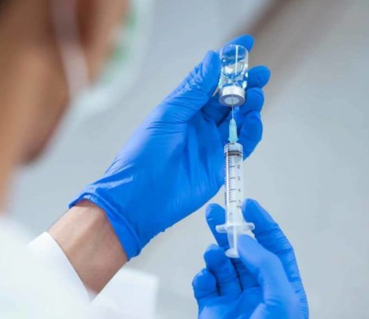 В Махачкале открыли пункт вакцинации для работников индустрии красоты