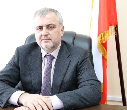 «Давайте позаботимся друг о друге»: Марис Ильясов призвал дагестанцев вакцинироваться от COVID-19