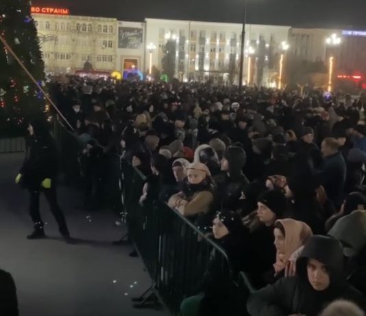 Более 5 тыс. человек посетили центральную площадь Махачкалы в новогоднюю ночь
