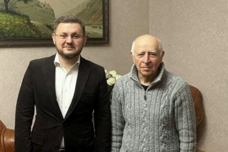 Салман Дадаев поздравил Муху Алиева